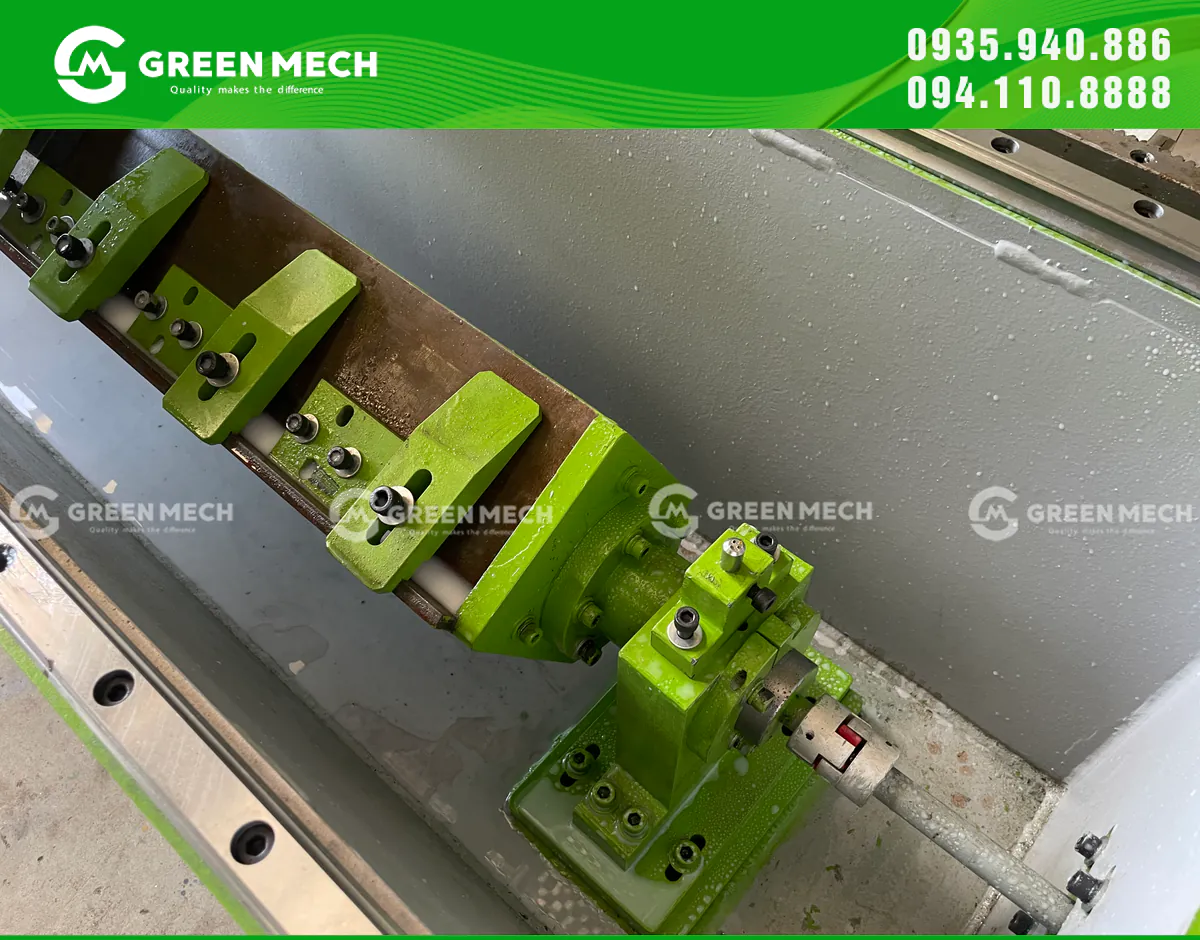 Cơ cấu gá và căn góc của máy mài dao 2 chế độ giúp thiết lập vị trí dao phù hợp trước khi tiến hành mài.